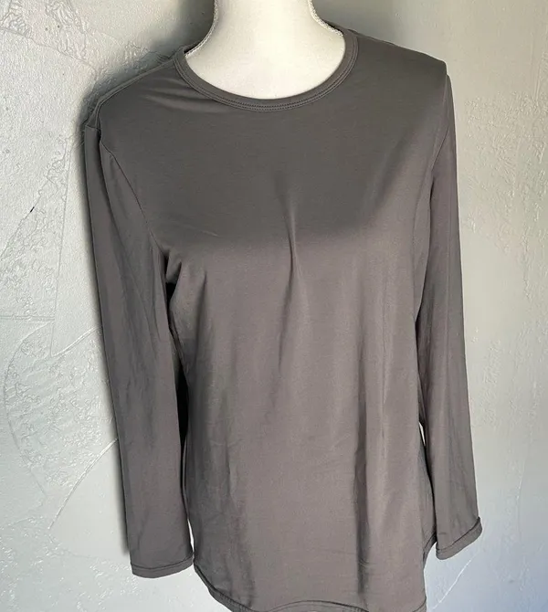 Elegant Women's Light Gray Pajama Set Size XL - Image 10