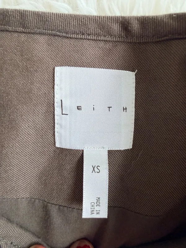 Leith Quilted Snap-Front Cropped Jacket in Brown - Image 3
