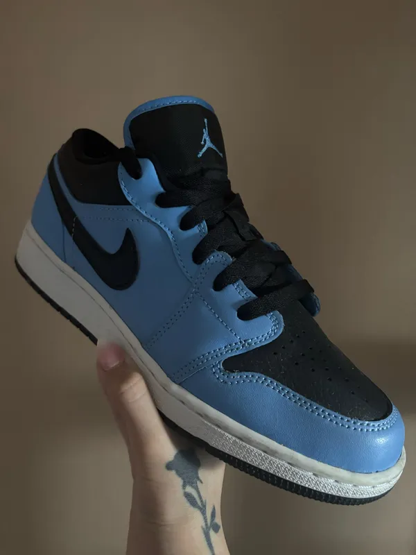 Air Jordan 1 Low GS 'University Blue Black' - Image 2