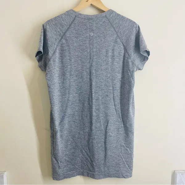 Lululemon Swiftly Tech Short Sleeve Top Gray Size 12 Seamless Athletic Tee - Image 4