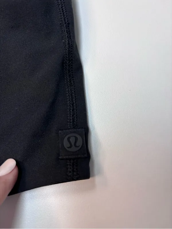 lululemon Black Seamless Scoop and Square Sports Bra NWT Size S/M REVERSIBLE! - Image 2