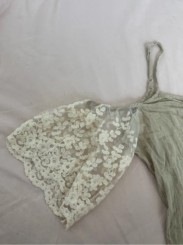 Umgee Cold Shoulder Top M Sage Green Gauze Crochet Lace Bell Sleeve Cami Blouse - Image 2