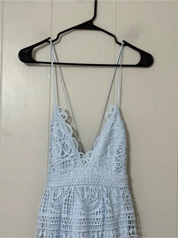 Bardot Versailles Lace Midi Dress Light Blue Crochet Open Back Size 8 - Image 4