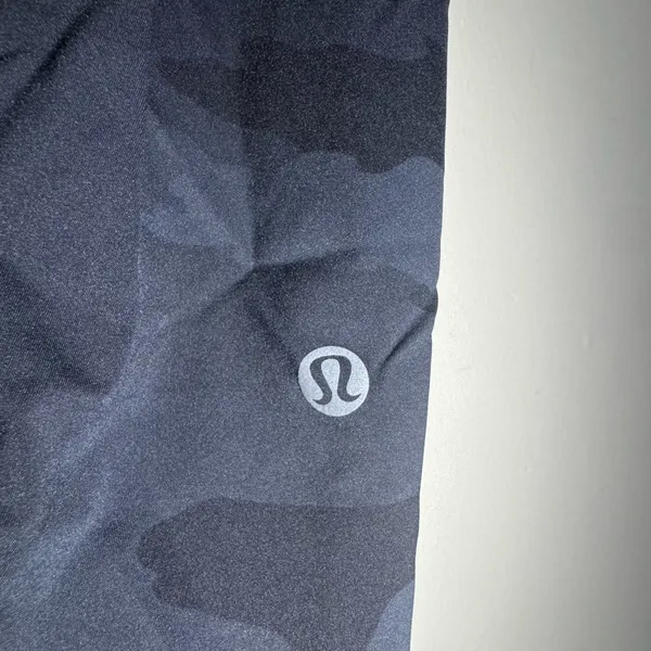 Lululemon Base Pace High-Rise Short 8"
Heritage 365 Camo Deep Coal Multi… - Image 5