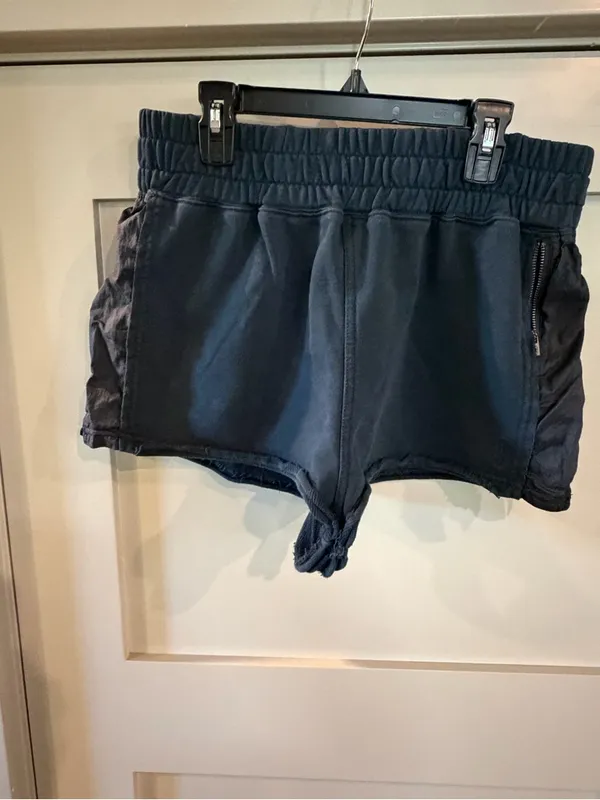 FREE PEOPLE MOVEMENT Half Way There Shorts! Women’s M! Navy on navy! Like new! - Image 6