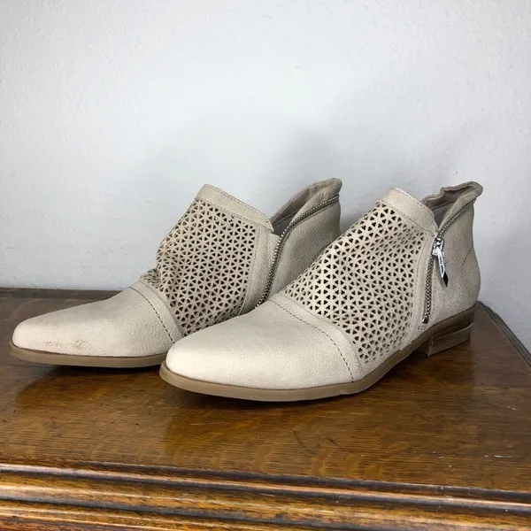 ‎Fergie Booties Size 7 - Image 8