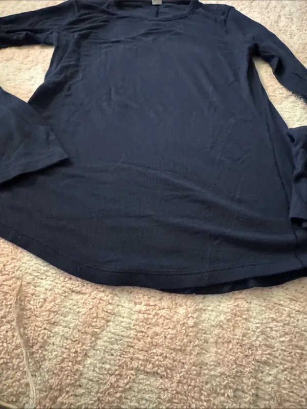 Lulu lemon light weight sweater long sleeve in Navy Blue rounded hem - Image 3