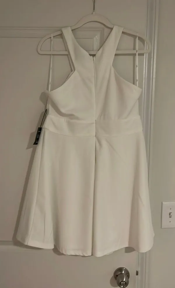 White Dress Size XL - Image 4
