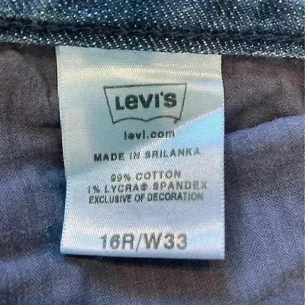 Levi’s jean shorts in size 16R - Image 5