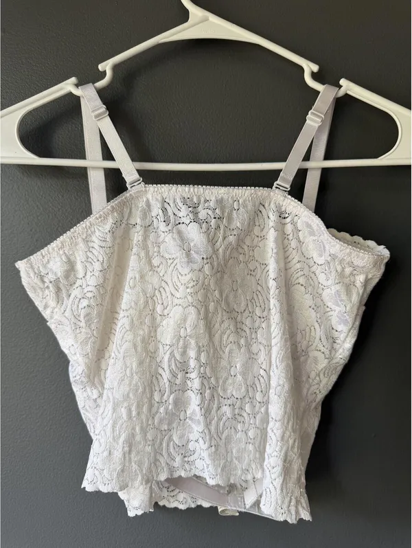 White Floral Lace Camisole Top with Adjustable Straps Size Medium - Image 4