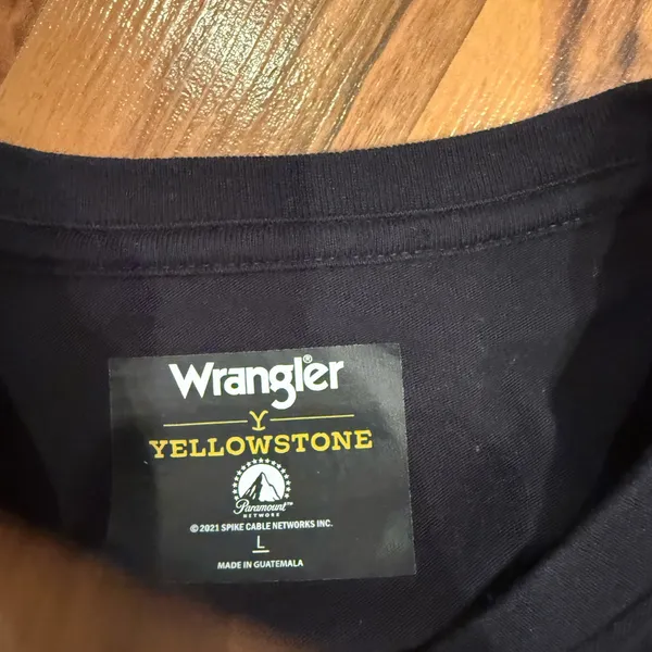 Wrangler x‎ yellowstone don’t make be go Beth Dutton on you tee size MED cowgirl - Image 3