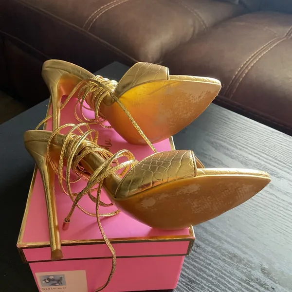 Elegant Gold Women's Strappy Sandals Size 7 - Image 3