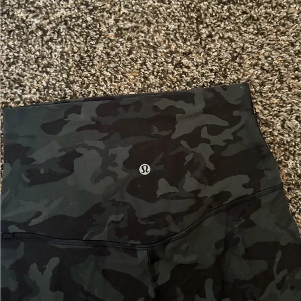 Lululemon Align Super High‎ Rise Short 10" Sz 6 Incognito Camo Multi Gator Green - Image 5