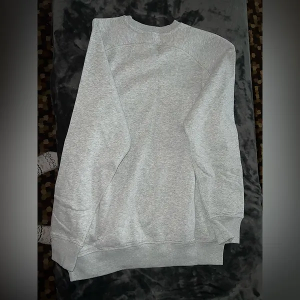 Gymshark Heather Gray Crewneck Sweatshirt Size Medium - Image 4