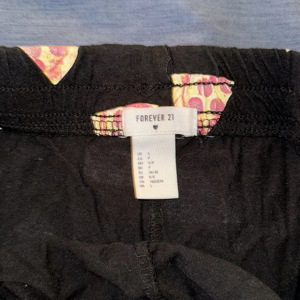 Forever 21 pizza themed pajama tshirt and short set - Image 7