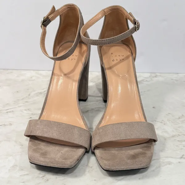 A New Day Womens‎ 9.5 Dress Sandals Block Heels Ankle Strap Tan Open square toe - Image 4