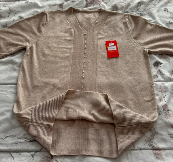 NWT Beige Pearl Beading V-neck Ribbed Detailing Cottagecore Sweater, size M - Image 11