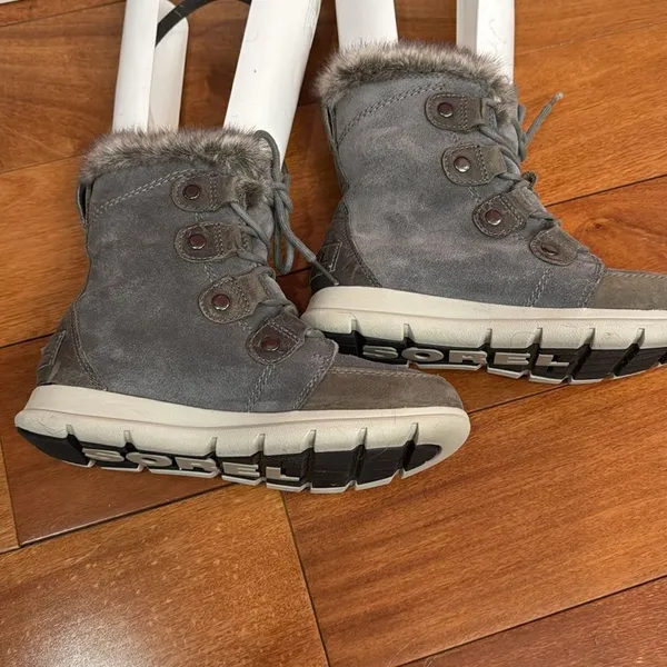 Sorel Women's Gray Fur-Trimmed Boots‎ size 6 - Image 4