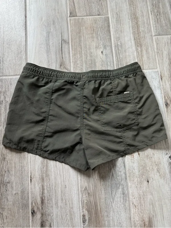 Vuori Sunwashed Olive Green Shorts Medium NWOT - Image 9