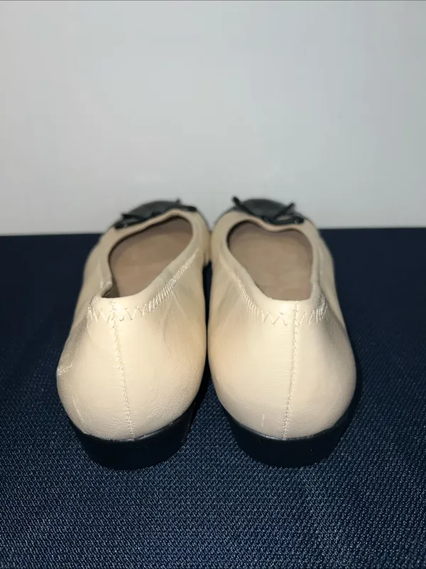 AEROSOLES Beige Ballet Flats with Black Quilted Cap Toe Size 10 - Image 3