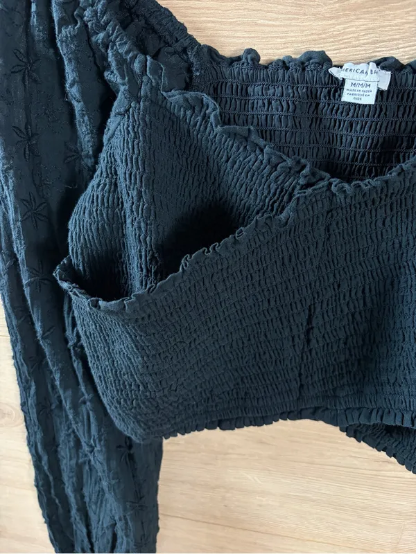 American Eagle Black Long Sleeve Smocked Crop Top Medium - Image 7