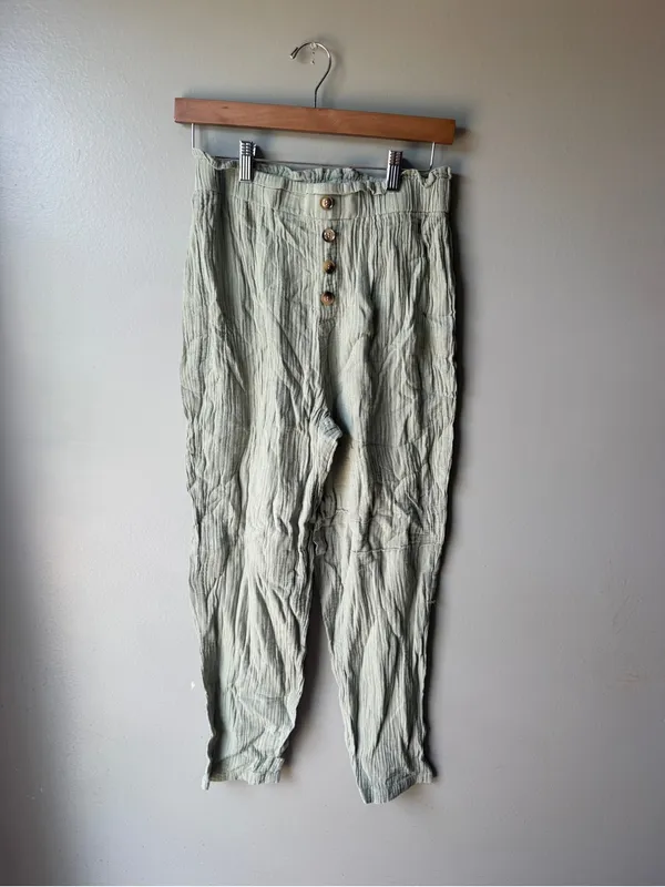 Women’s Small Sage Green Button Front Crinkle Pants - Image 2