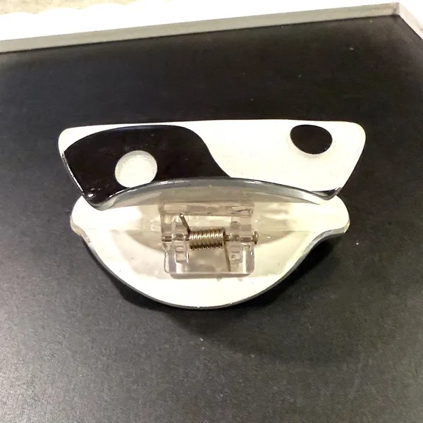 Yin Yang Claw Hair Clip - Image 2