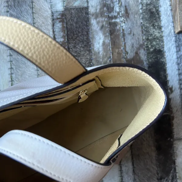 COACH Vintage Horse and Carriage Leather Tote Bag Creme - Image 6