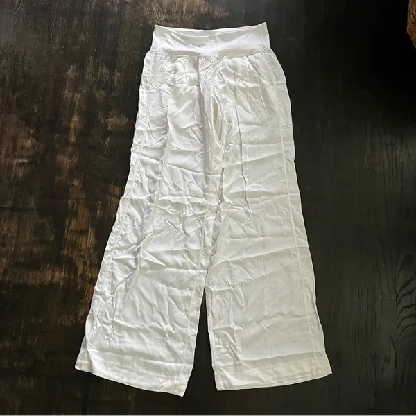 Womens Lululemon Drishti Unlined Athletic Pant White Wide Barrel Leg 6 Culottes - Image 3