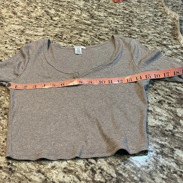 Bozzolo Women's M Taupe Ribbed Long Sleeve Crop Top V Neck Stretch NWOT - Image 4