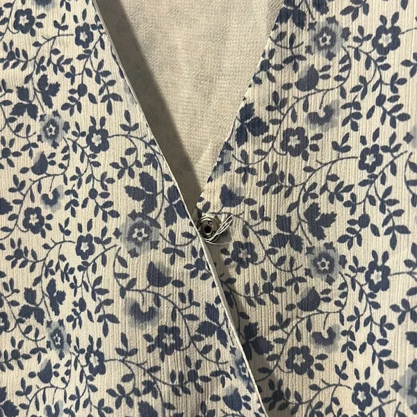 Madewell georgette ruffle sleeve peplum blue & white floral top - Image 4