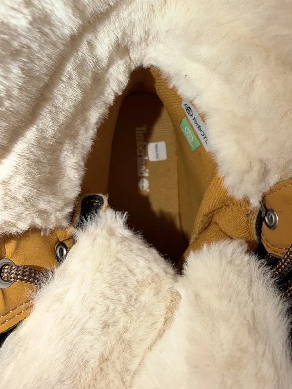 Timberland Womens 9 Tan Faux Fur Winter Boots Like New - Image 5