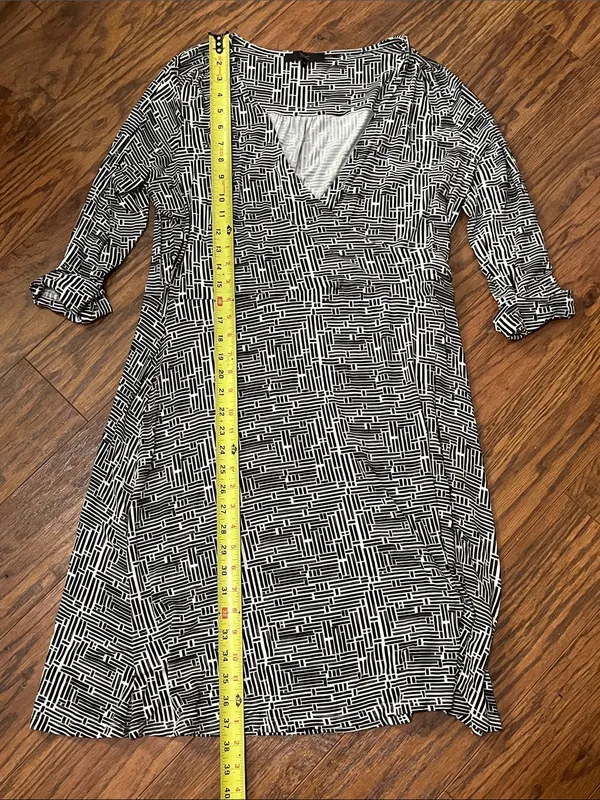 Black & White Geometric Wrap Dress - Women - Image 8