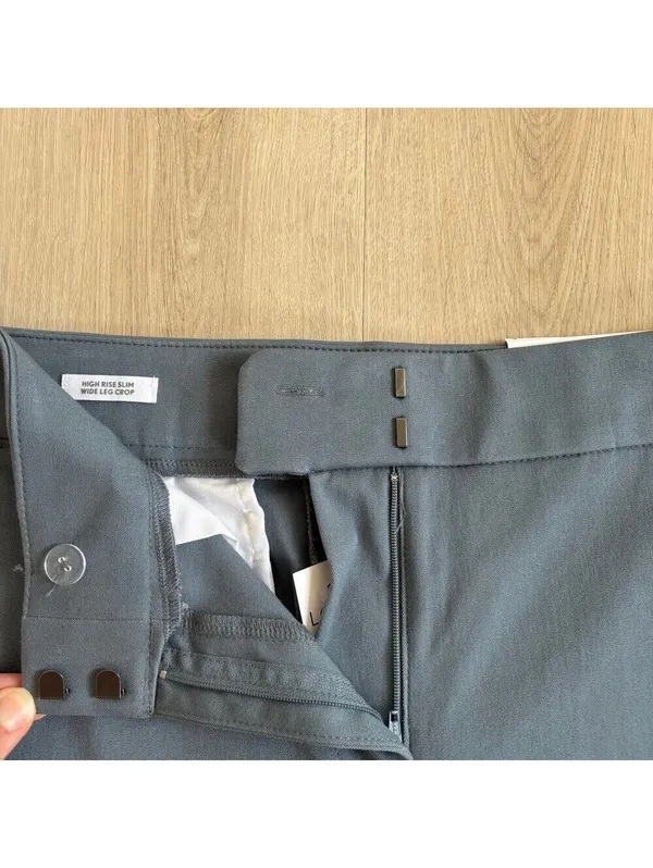 Loft NWT Women's Gray High Rise Slim Wide Leg Crop Pants Size 6 - Image 4