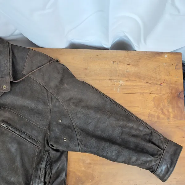 Vintage Heavy Leather Italian Made 80's Jacket. - Image 5