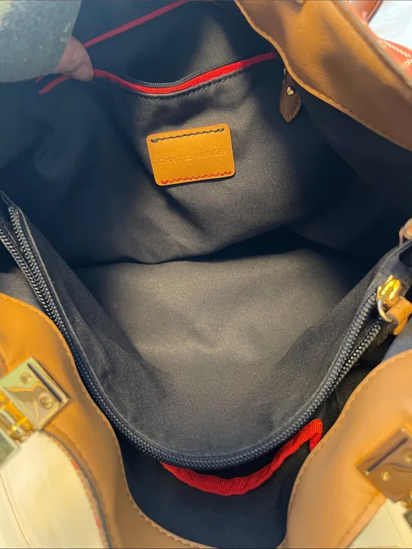 Tommy Hilfiger Coral Tote with Brown Handles - Image 5