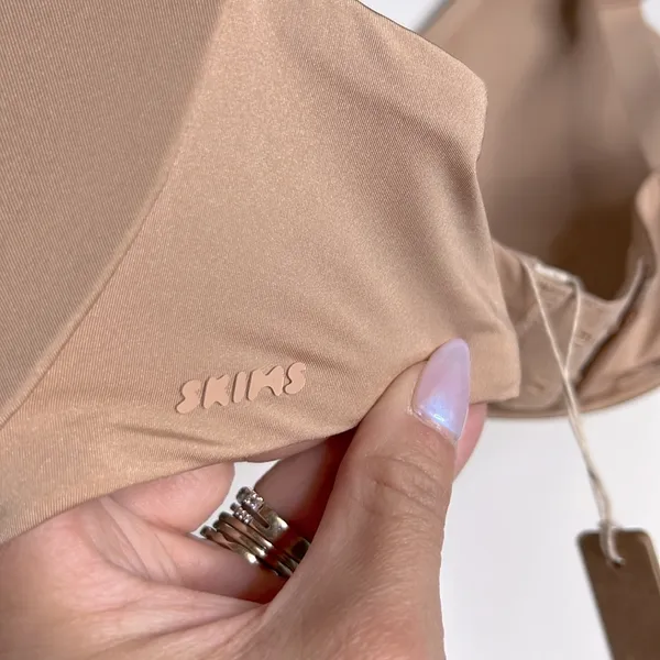 NWT SKIMS Wireless Form Push-Up Plunge Bra - Clay - Image 4