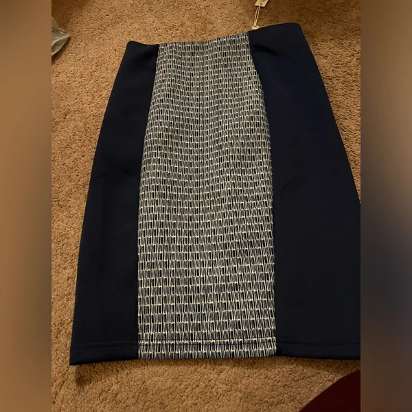 NWT‎ daisy Fuentes pencil skirt small - Image 3