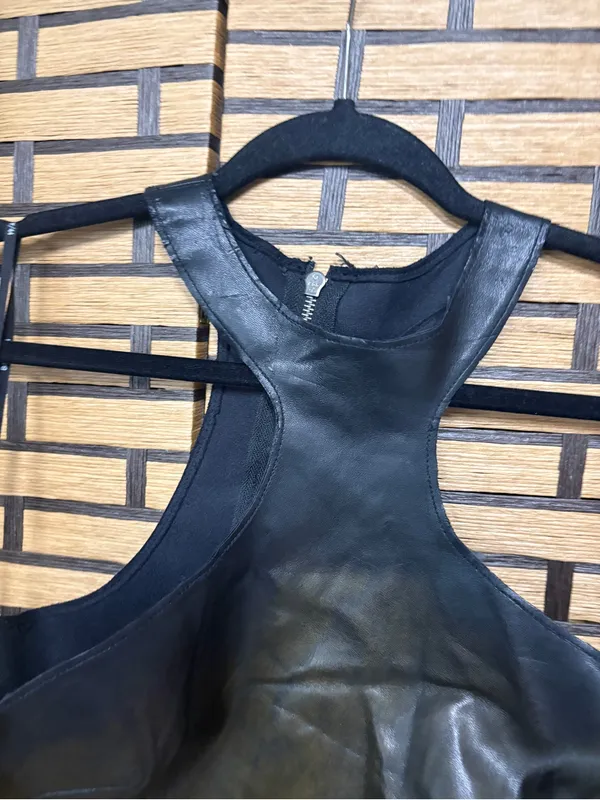 Bailey 44 brown and black faux leather top size large - Image 4