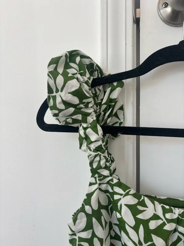 Abercrombie & Fitch Green Leaf Poplin top - Image 3