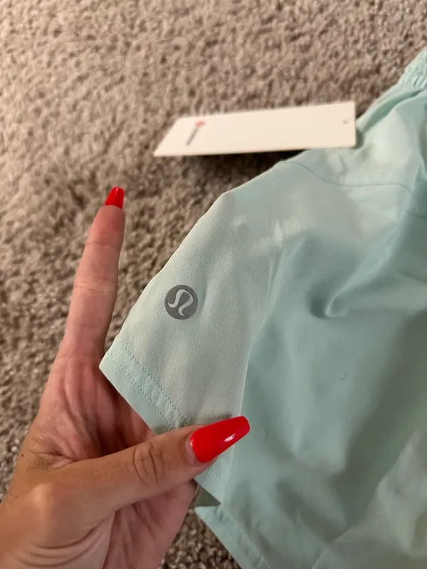 Lululemon Shorts 3" - Image 4