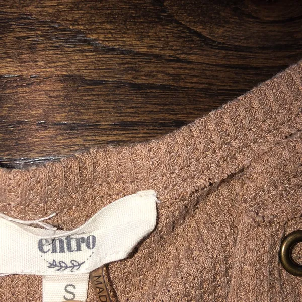 Entro tan waffle knit Henley top size small - Image 3