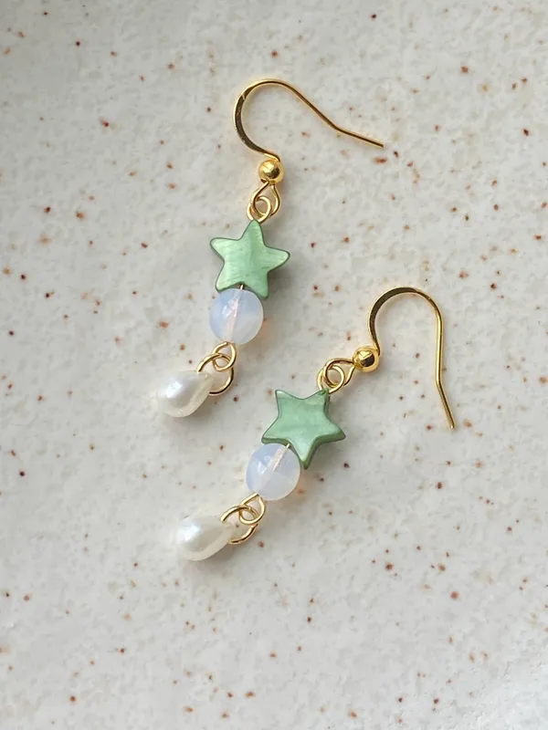 Handmade fairy whimsy star & teardrop dangle earrings💚🌟 - Image 4