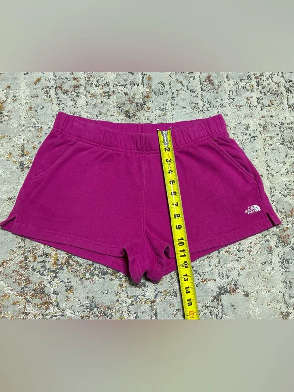 The North Face half dome logo shorts in magenta pink size Large - Image 5