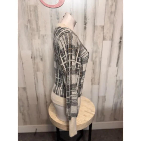 Evereve Plaid Fuzzy Knit Sweater XS Gray Cream Soft Warm Cozy - Image 5