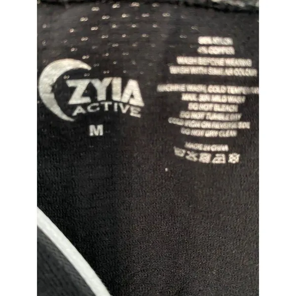 zyia long sleeve size medium - Image 8