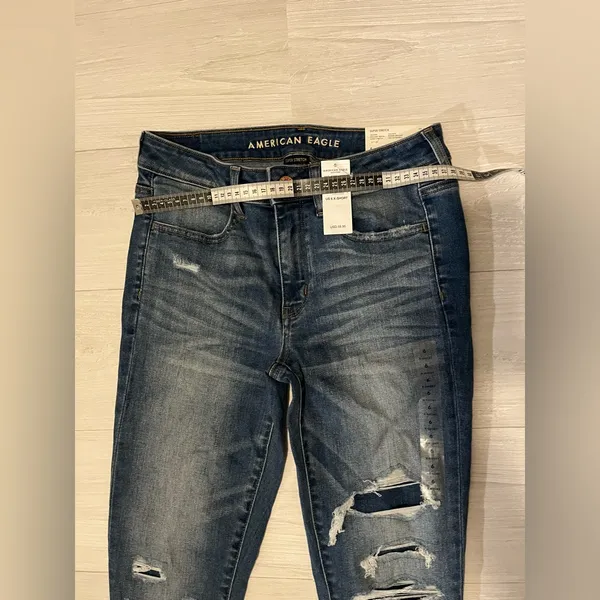 American Eagle Outfitters Women's Dark Blue Distressed Jeans - Image 4