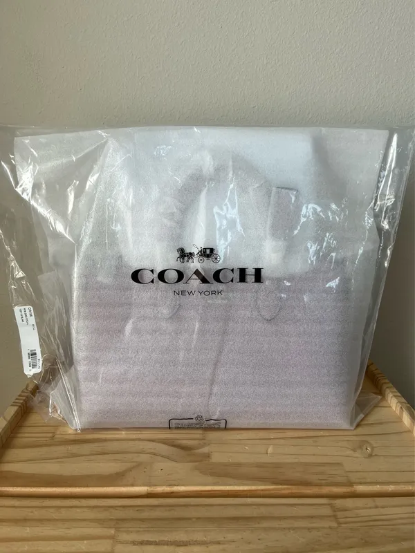 Coach purse  - Image 16