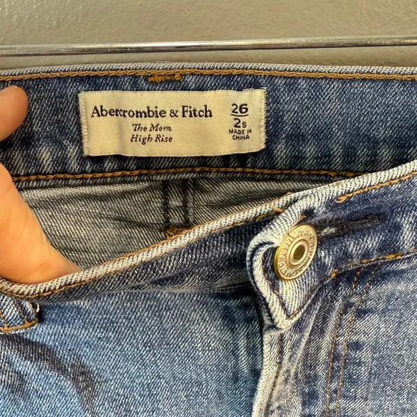 Abercrombie & Fitch‎ Women's The Mom High Rise Med Wash Denim Jeans Size 2 Short - Image 3