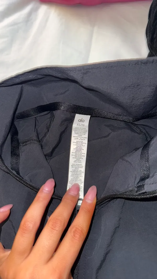Alo cropped rain pull over  - Image 2